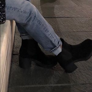 Sued black chunky heel boots